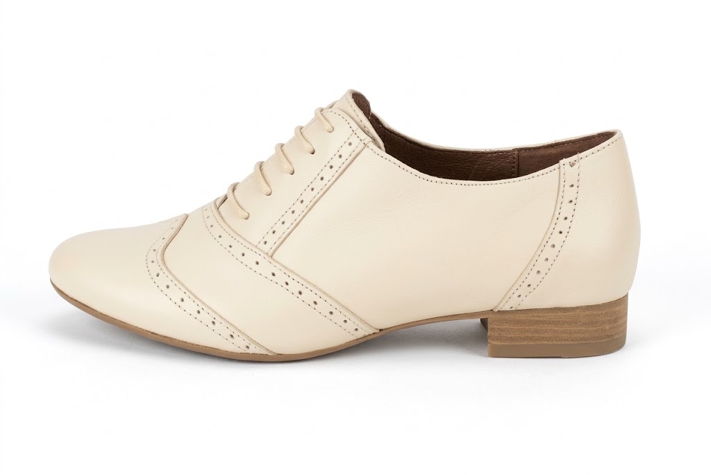 Discover our sophisticated lace-up shoes crafted with premium leather and suede. Vintage-inspired comfort with an elegant low heel, in ivory white leather with round toe and leather sole - Florence KOOIJMAN